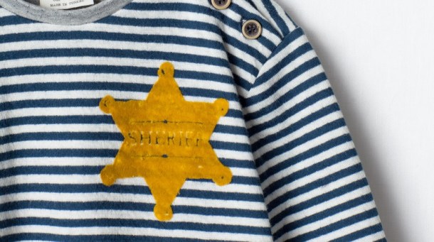 le-pyjama-raye-avec-une-etoile-jaune-de-zara-02