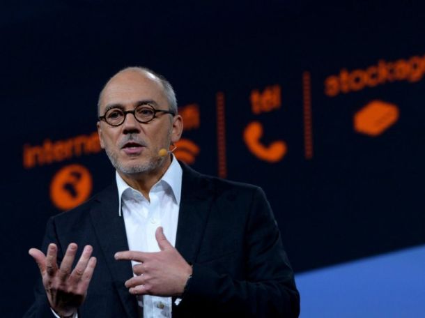 images_list-r4x3w1000-578dacd3b5d50-stephane-richard-presente-la-livebox-d-orange-lors-du-show