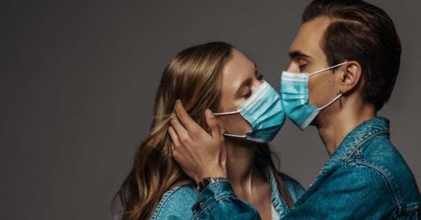 coronavirus-les-scientifiques-appellent-les-couples-a-porter-des-masques-lorsquils-font-lamour-1-1200x628
